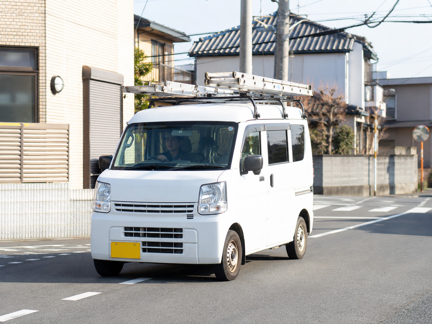 駆けつける作業車